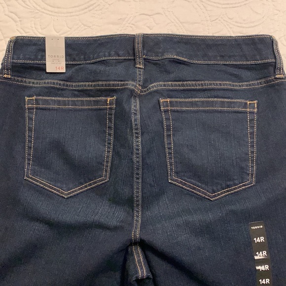 NEW TORRID Women Relaxed Boot Jeans - Picture 7 of 15